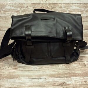 Sherpani Petra Crossbody Black Foldover Top Like New Condition